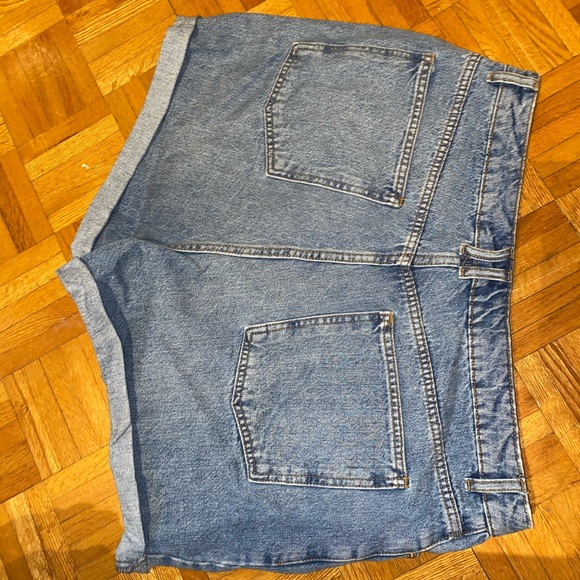 Denim Curve High rise Jean shorts - Picture 5 of 6